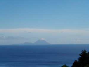 テラスから見た薩摩硫黄島